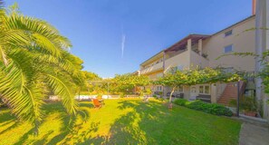 Property grounds - Holiday flat with air conditioning (Pula)