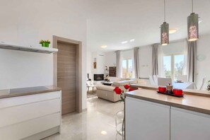 Interior - Villa with pool, air conditioning, gym and parking (Vodnjan)