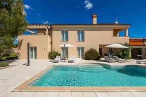 Pool - Villa with pool, air conditioning, gym and parking (Vodnjan)