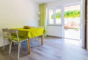 Dining - Holiday flat with air conditioning (Pula)