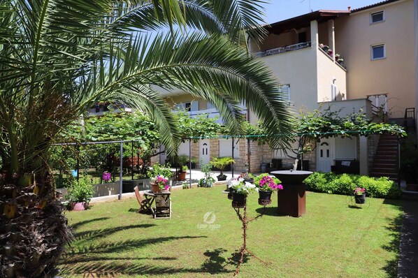 Property grounds - Holiday flat with air conditioning (Pula)