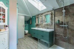 Shower, hair dryer - Villa Silhouette à Biarritz, Proche Plages, Lac, Commerces et Centre-ville (Biarritz)