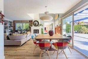 Dining - Villa Silhouette à Biarritz, Proche Plages, Lac, Commerces et Centre-ville (Biarritz)