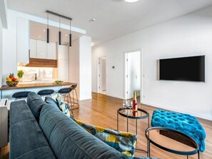 Apartment (One Bedroom Apartment with Balcony) | Wohnzimmer