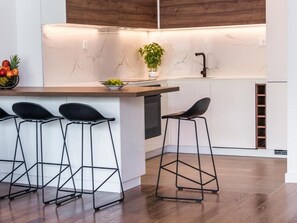 Apartment (One Bedroom Apartment with Balcony) | Esszimmer