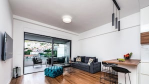 公寓 (One Bedroom Apartment with Balcony) | 客廳