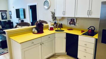 Fridge, microwave, stovetop, dishwasher
