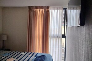 1 chambre, bureau, fer et planche à repasser, Wi-Fi gratuit