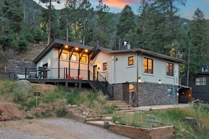 Exterior - Discover Serenity: The Ultimate Experience at Retreat at Rockies Ranch (Cascade-Chipita Park)