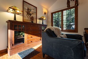 Interior - Luxury Mountain Cabin with Large Deck, Hot Tub, Fire Pit, Forest & Peak Retreats (Cascade-Chipita Park)