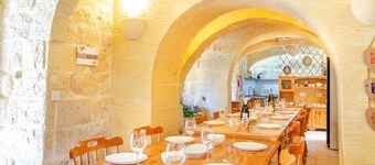 300y/o Gozo Country Villa: pool, games, sleeps 14