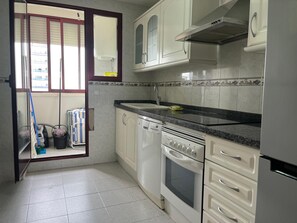 Réfrigérateur, micro-ondes, four, lave-vaisselle