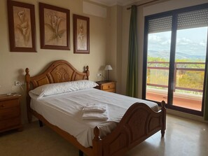 3 bedrooms, iron/ironing board, free WiFi, bed sheets - Rioja Salinas IV esc.1 8º Solo Familias (Playa de Gandía)