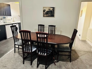 Dining - 1 Luxe Exec Bedroom Apt Derby (Derby)