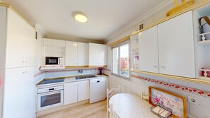 Frigorifero, microonde, forno, lavastoviglie