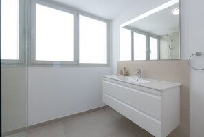 Douche, serviettes fournies