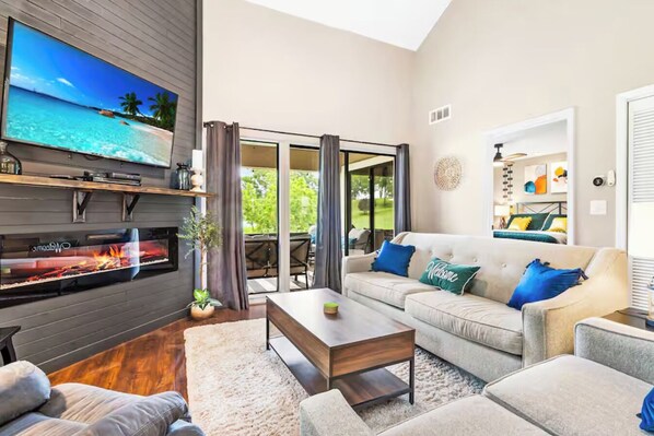 Smart TV, fireplace, video games - Indoor Heated Pool, Hot Tub, Golf, Game Room, Close to all the fun! (Branson)