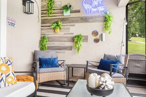 Interior - Indoor Heated Pool, Hot Tub, Golf, Game Room, Close to all the fun! (Branson)