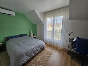 5 bedrooms, iron/ironing board, WiFi, bed sheets - 5 Bedroom Private vacation home in Guermantes (Guermantes)