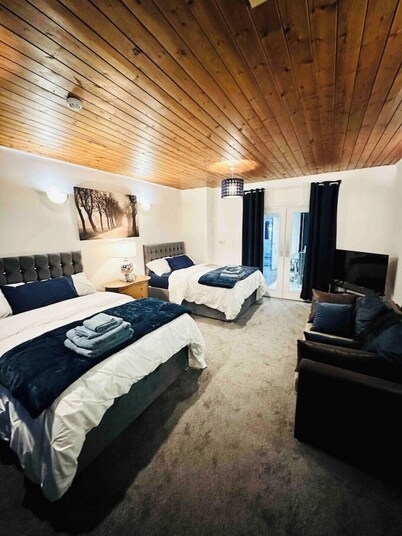 Modern 2 Bedroom Apt Derby City