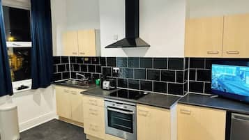 Oven, stovetop, electric kettle, toaster