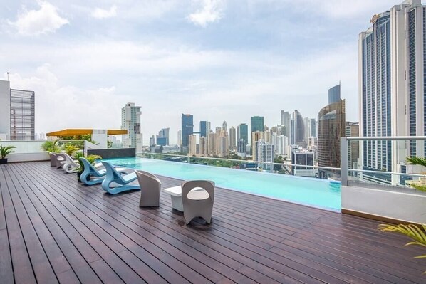 Pool - Luxury 1 bedroom apt free parking and balcony (Panamá)