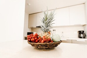 Fridge, microwave, oven, stovetop - Luxury 3 Bedroom apt free park balcony City View (Panama City)