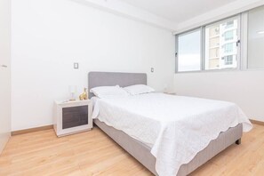 1 slaapkamer, een strijkplank/strijkijzer, wifi, beddengoed