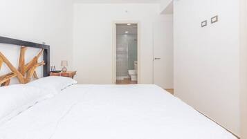 2 bedrooms, iron/ironing board, WiFi (free), bed sheets
