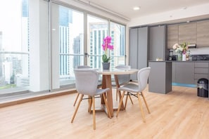 Dining - Luxury 1 bedroom apt free parking  and balcony (Panamá)