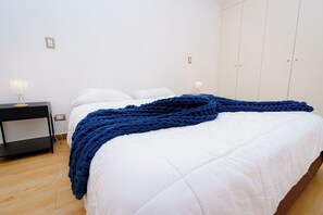 2 chambres, fer et planche à repasser, Wi-Fi gratuit, draps fournis