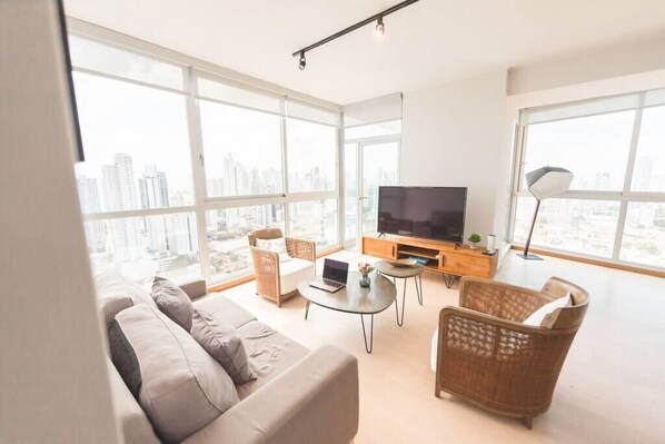 TV - Luxury 3 Bedroom Oceanview apt w parking balcony (Panamá)