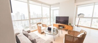 Luxury 3 Bedroom Oceanview apt w parking balcony