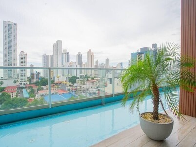 Luxury 3 Bedroom Oceanview apt w parking balcony