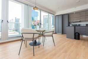 Dining - Luxury 1 bedroom apt free parking and balcony (Panamá)