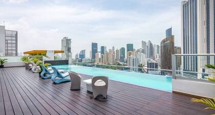 Luxury 2 BR apt free parking ocean balcony