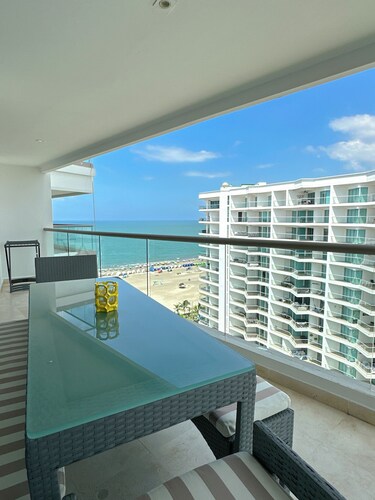 Cozy Condo in Cartagena, Ocean Front,Radisson Condo - 5 mins from the Wall City
