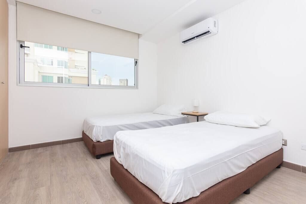 3 slaapkamers, een strijkplank/strijkijzer, gratis wifi, beddengoed