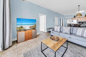 TV - ☀️Gulf Front-Large Balcony-Pool +  Hot Tub-2BR Ocean Villa 2004☀️ (Panama City Beach)
