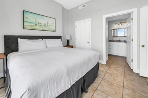 2 bedrooms, free WiFi, bed sheets - ☀️Gulf Front-Large Balcony-Pool +  Hot Tub-2BR Ocean Villa 2004☀️ (Panama City Beach)