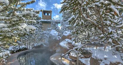 Modern, MTN Retreat w/ Fireplace, Pool, Hot Tub, Steps to Snowmass Base Village