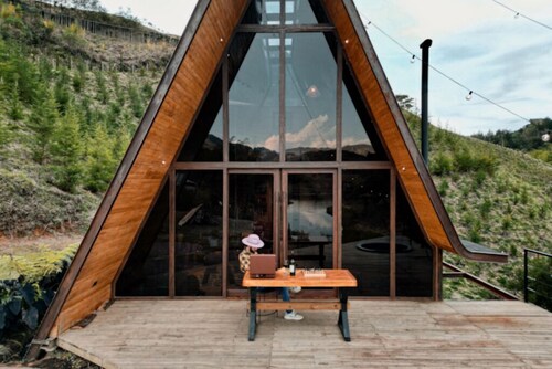 Lujoso Mini Club-chalet con Piscina, Cancha de Bádminton y Jacuzzi Junto al Lago