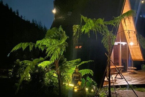 Lujoso Mini Club-chalet con Piscina, Cancha de Bádminton y Jacuzzi Junto al Lago