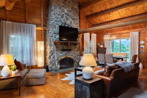 Smart TV, video games, books, stereo - Look to the Mountains: Gunstock Acres Log Cabin (Gilford)