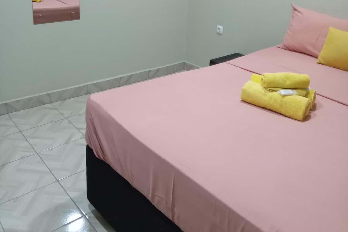 Family Studio Suite, Patio | Desk, laptop workspace, iron/ironing board, cribs/infant beds