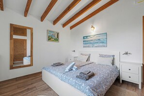 3 chambres, fer et planche à repasser, Wi-Fi, draps fournis