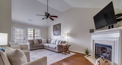 Spacious townhouse near the MET and Finley Center!