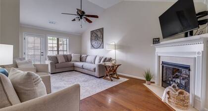 Spacious townhouse near the MET and Finley Center!