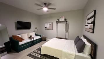 1 bedroom, in-room safe, iron/ironing board, free WiFi