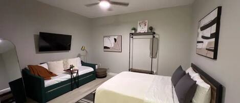 1 bedroom, in-room safe, iron/ironing board, free WiFi